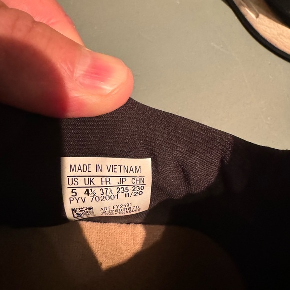 Women’s Size 5 Adidas NMD Shoes - Limited Floral Pattern - Picture 5 of 11